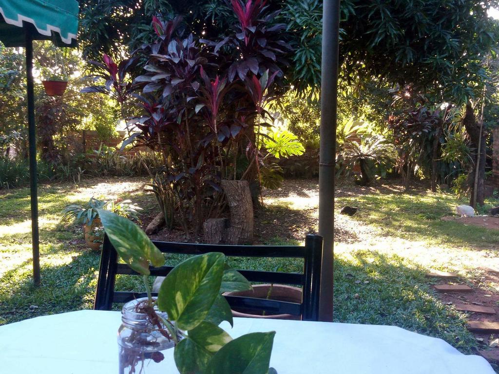 Folks Iguazu - Casa De Huespedes Bed & Breakfast Puerto Iguazu Exterior photo