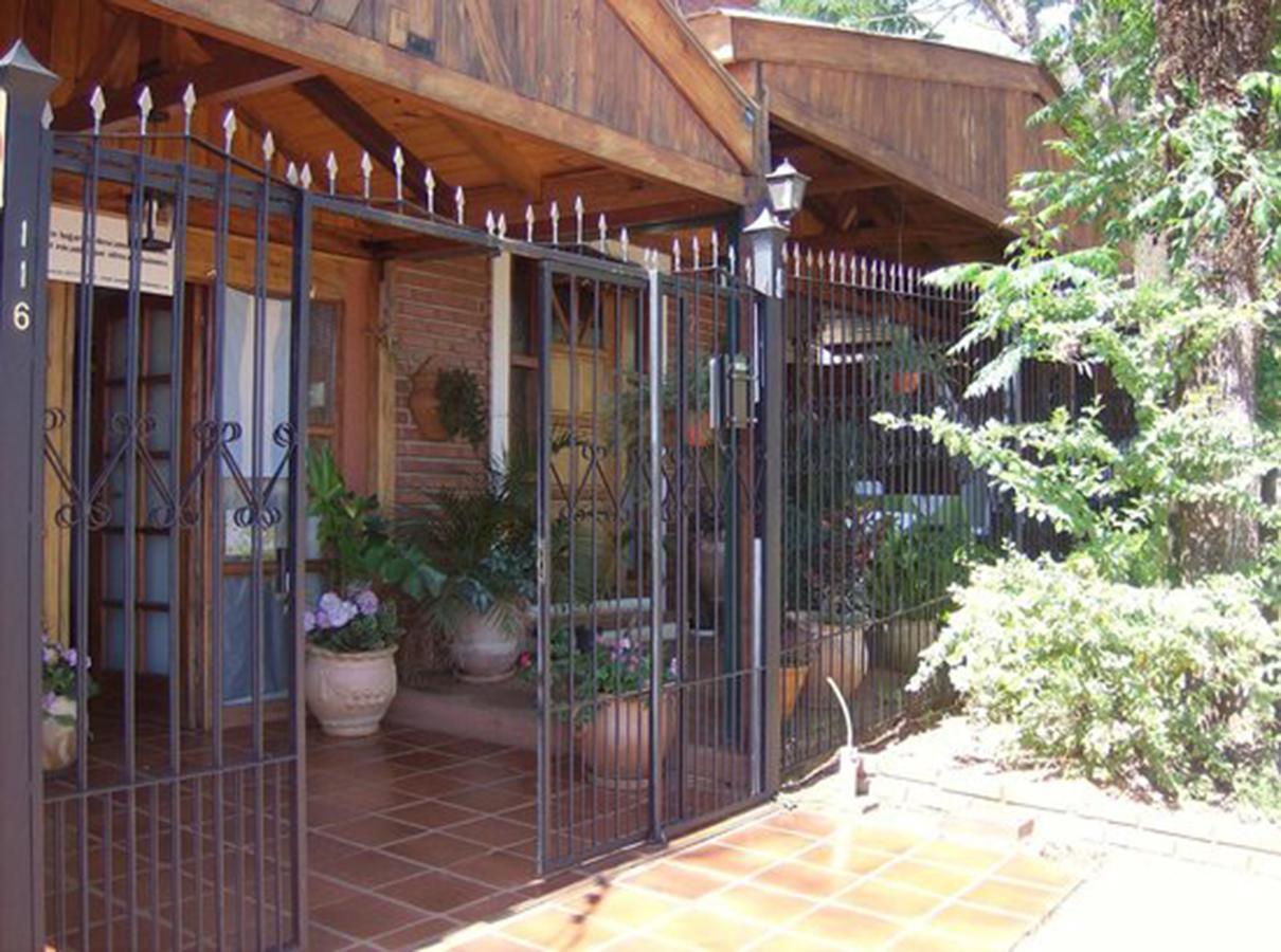 Folks Iguazu - Casa De Huespedes Bed & Breakfast Puerto Iguazu Exterior photo