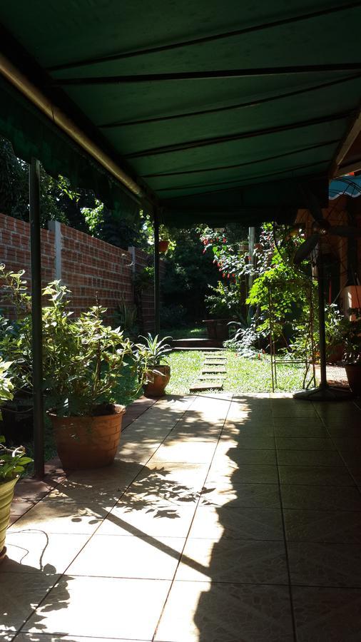 Folks Iguazu - Casa De Huespedes Bed & Breakfast Puerto Iguazu Exterior photo