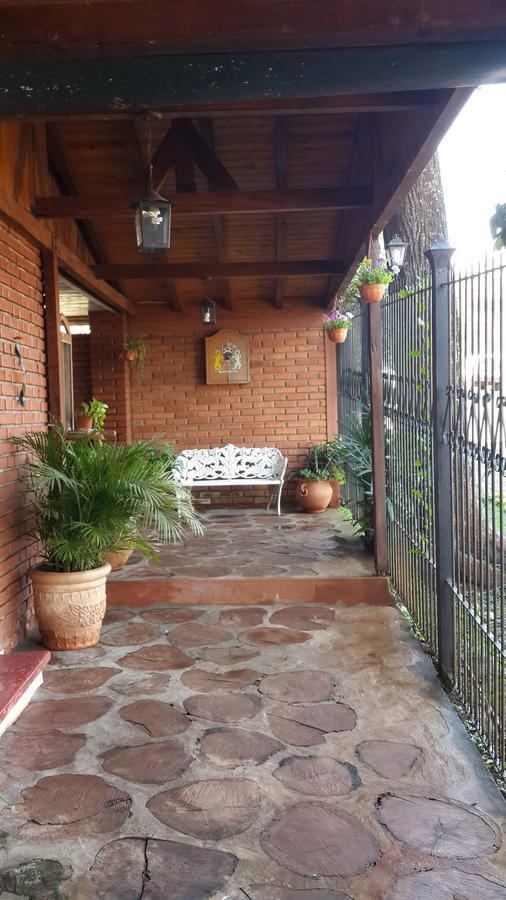 Folks Iguazu - Casa De Huespedes Bed & Breakfast Puerto Iguazu Exterior photo
