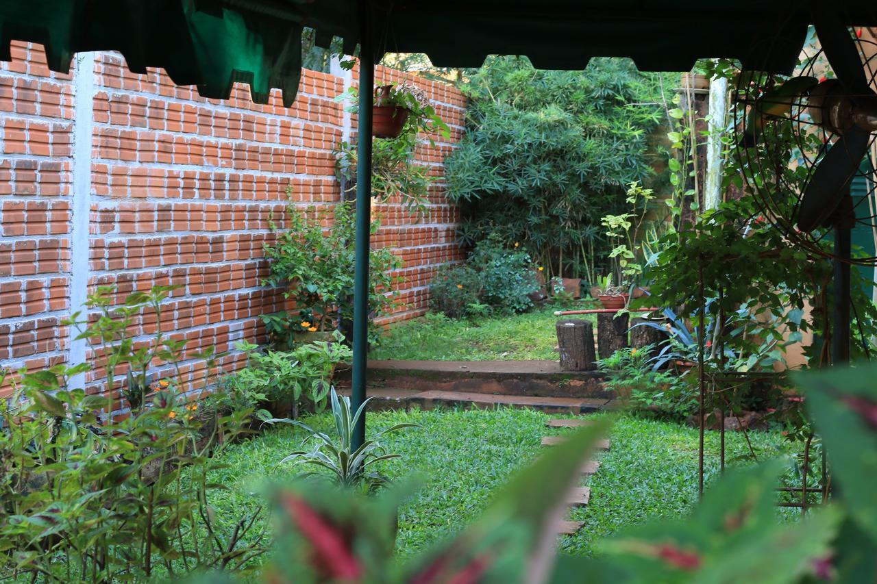 Folks Iguazu - Casa De Huespedes Bed & Breakfast Puerto Iguazu Exterior photo